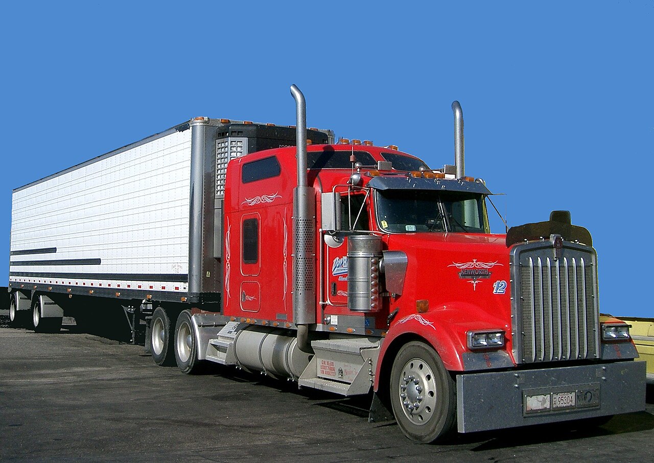 Kenworth_W900_semi_in_red.jpg